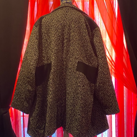 Black and white tweed jacket - Picture 2 of 2